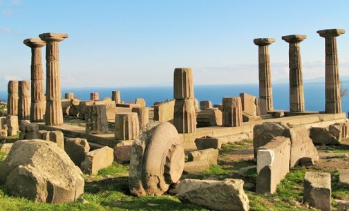 Athena’nın Gölgesinde Taşlar Diyarı: Assos – Behramkale